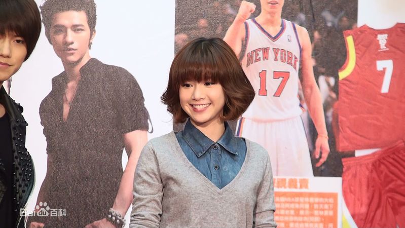 李佳颖(Ivleyn)舞台照性感图片图集