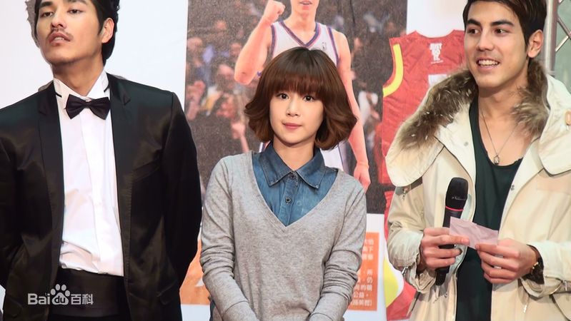 李佳颖(Ivleyn)舞台照性感图片图集