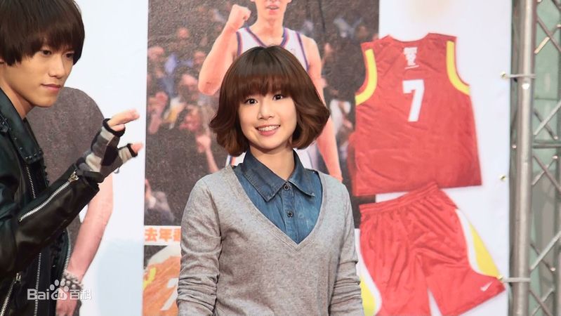 李佳颖(Ivleyn)舞台照性感图片图集