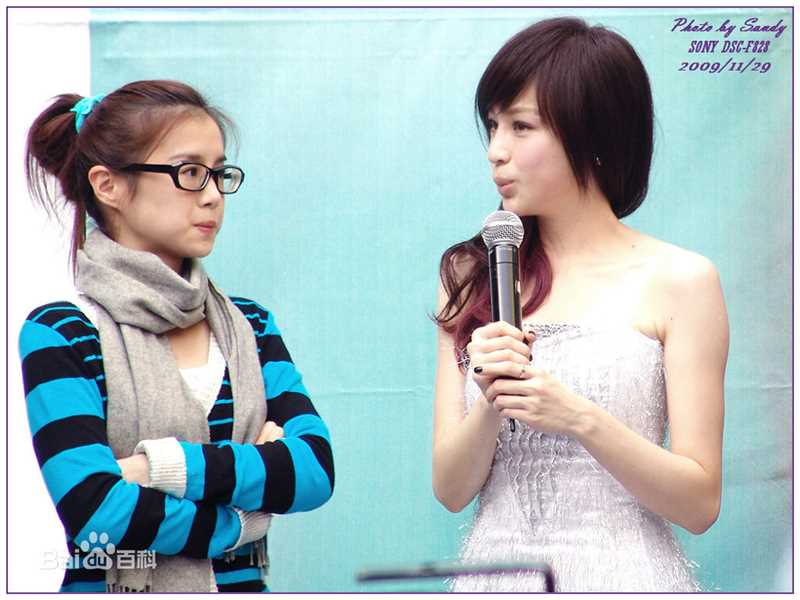 李佳颖(Ivleyn)舞台照性感图片图集