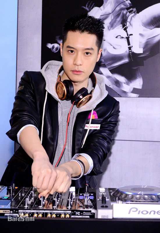 最优质周汤豪(Nick Chou)生活照