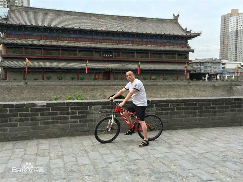 吴涛在旅游前后照片