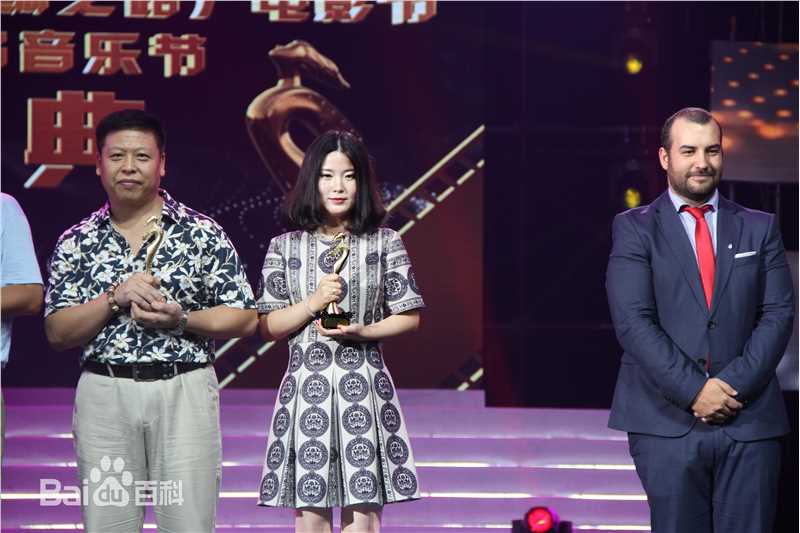 刘潇珂2015海南电影节前后照片