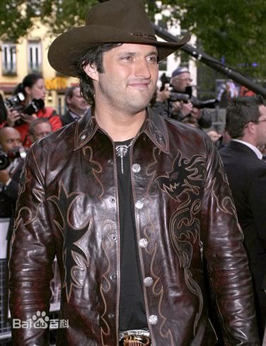 罗伯特·罗德里格兹(Robert Rodriguez)前后照片