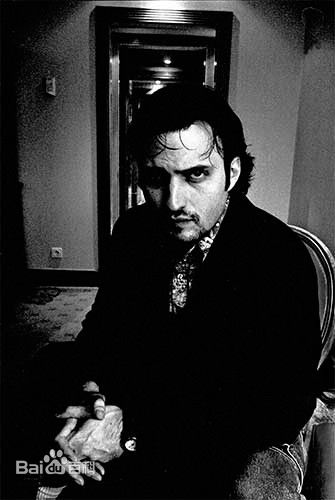 罗伯特·罗德里格兹(Robert Rodriguez)前后照片