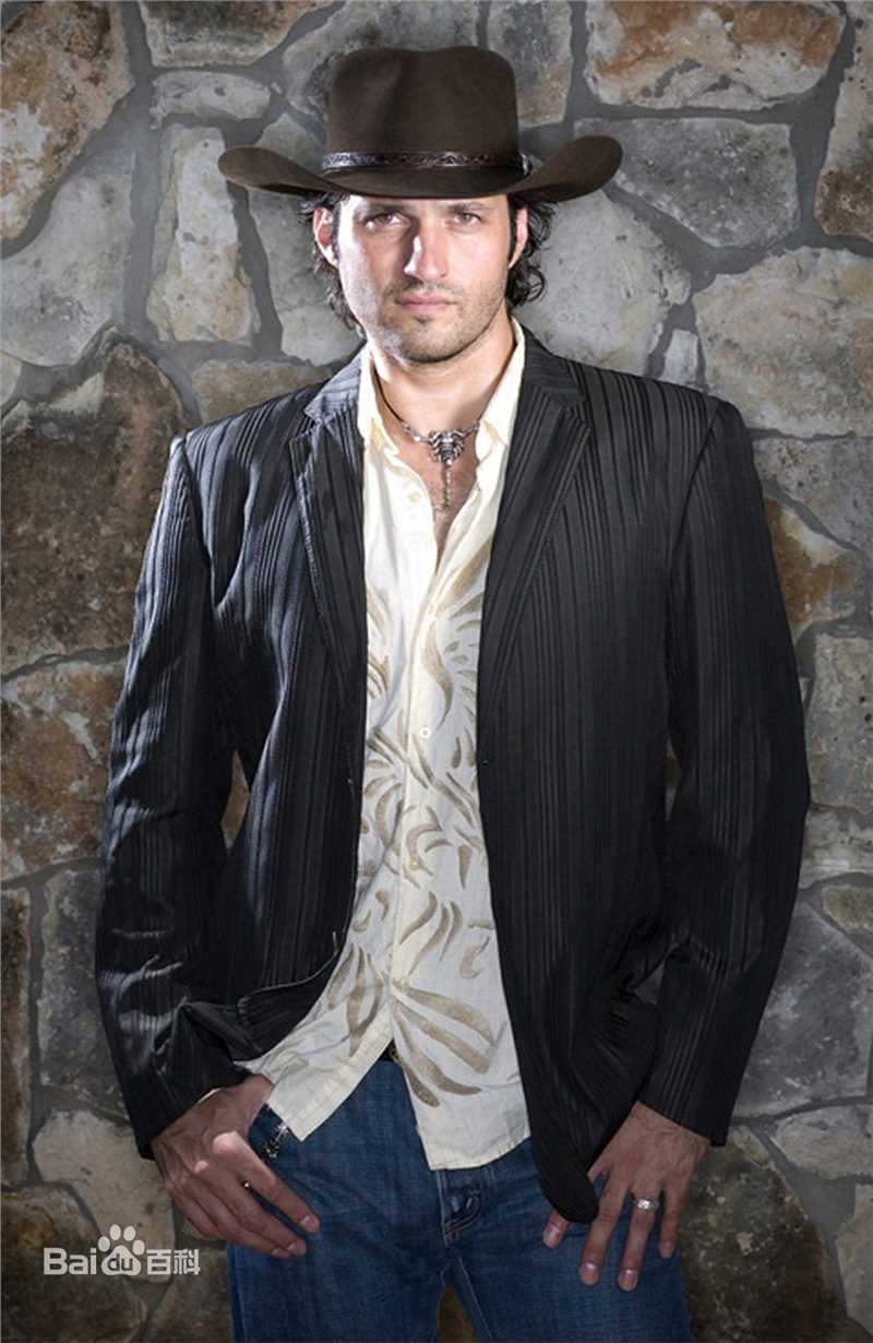 罗伯特·罗德里格兹(Robert Rodriguez)前后照片