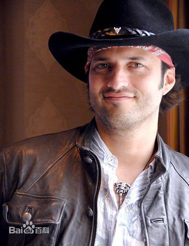 罗伯特·罗德里格兹(Robert Rodriguez)前后照片