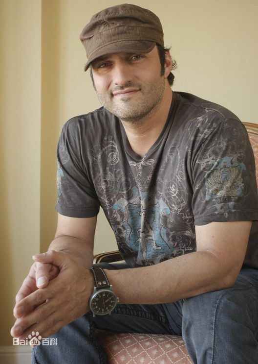 罗伯特·罗德里格兹(Robert Rodriguez)前后照片