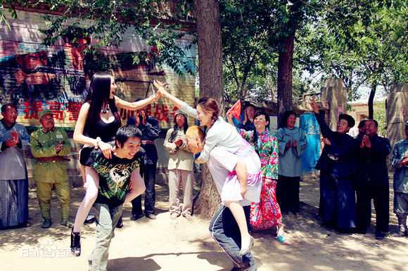 张子栋在电影中的角色前后照片