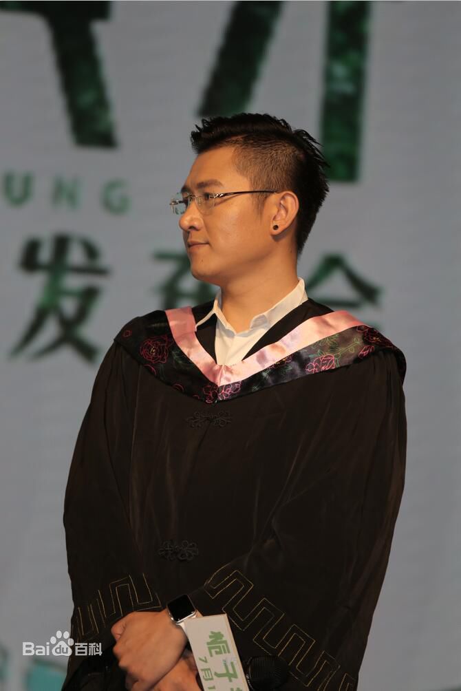 彭宇栀子花开发布会照片素颜照相册