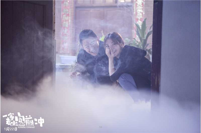 彭宇一家老小向前冲照片前后照片