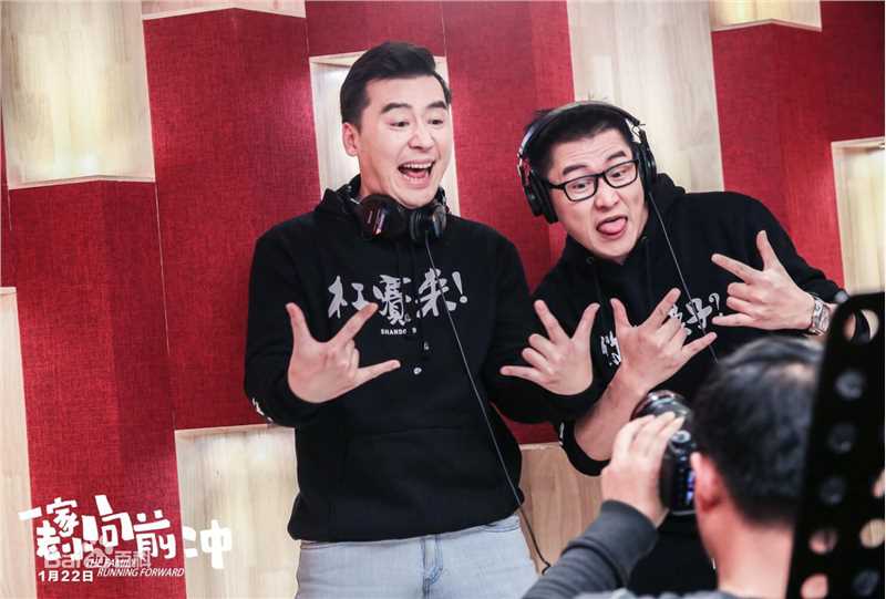 彭宇一家老小向前冲照片前后照片