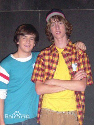 迈克尔·安格拉诺(Michael Anthony Angarano)与其他人的合影前后照片