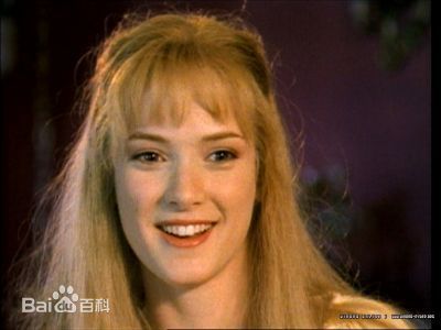 薇诺娜·瑞德(Winona Ryder)《剪刀手爱德华》最优质剧照