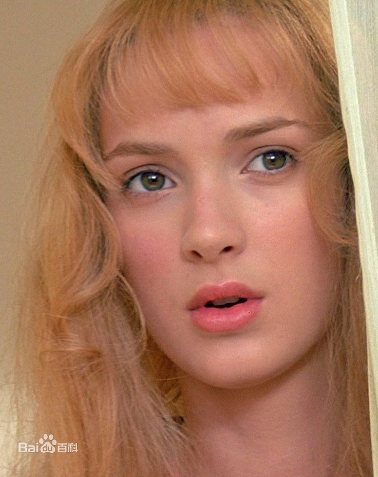 薇诺娜·瑞德(Winona Ryder)《剪刀手爱德华》最优质剧照