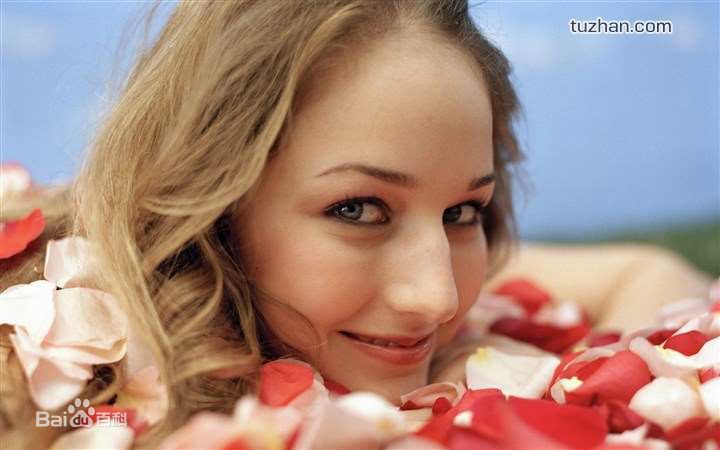 最新莉莉·索博斯基(Leelee Sobieski)性感图片