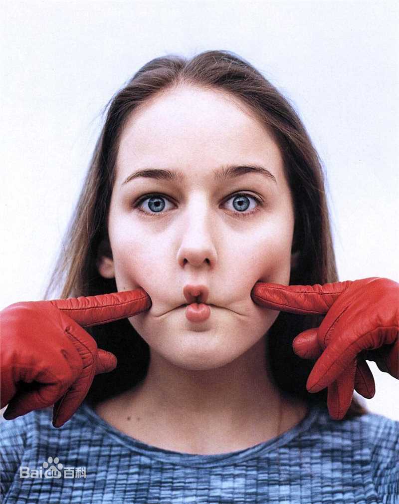 最新莉莉·索博斯基(Leelee Sobieski)精彩图册