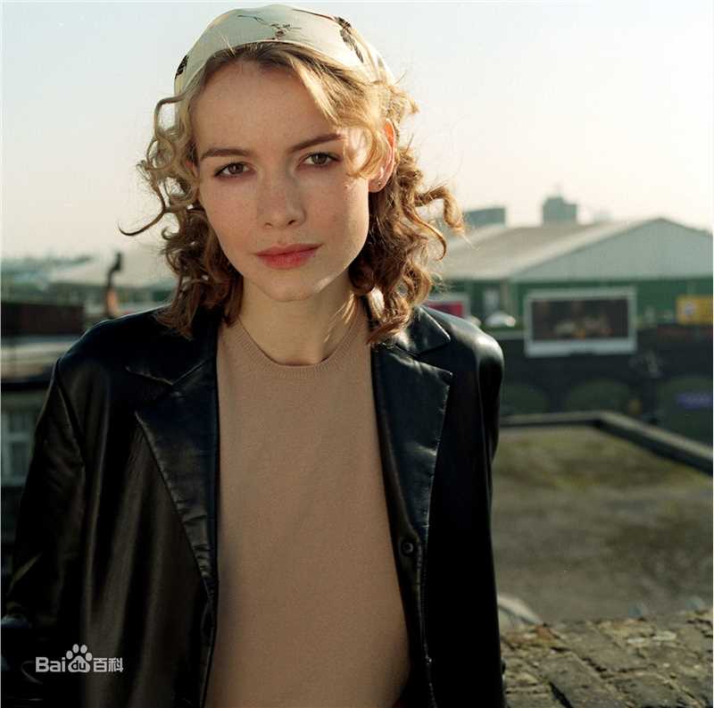 精选萨弗蓉·布罗斯(Saffron Burrows)精彩图册