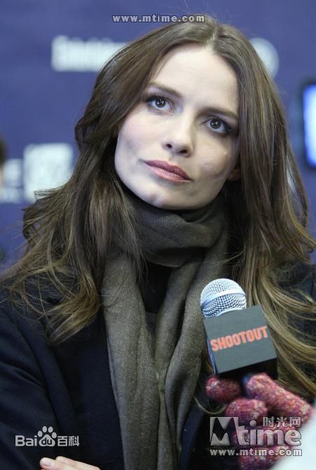 萨弗蓉·布罗斯(Saffron Burrows)前后照片