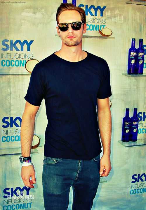 亚历山大·斯卡斯加德(Alexander Skarsgard)精彩图册