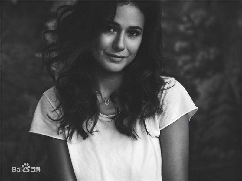 埃曼纽尔·施莱琪(Emmanuelle Chriqui)前后照片