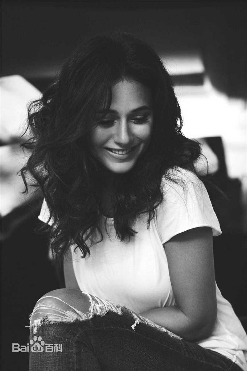 埃曼纽尔·施莱琪(Emmanuelle Chriqui)前后照片