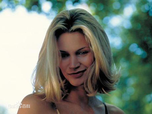 最新娜塔莎·亨斯屈奇(Natasha Henstridge)精彩图册