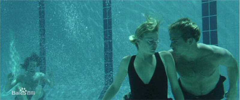 最新娜塔莎·亨斯屈奇(Natasha Henstridge)精彩图册