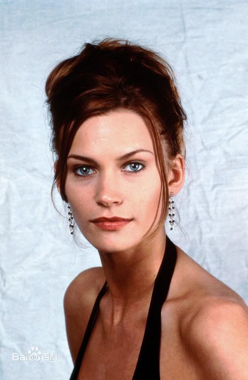 最新娜塔莎·亨斯屈奇(Natasha Henstridge)精彩图册