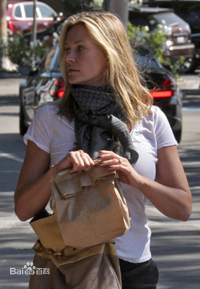 精选娜塔莎·亨斯屈奇(Natasha Henstridge)精彩图册