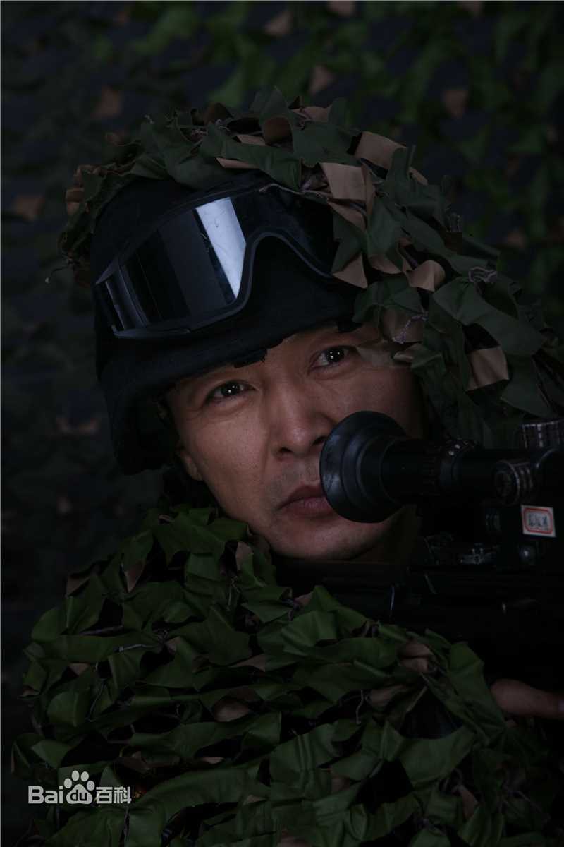 最新王强在《火蓝刀锋》龙百川中的壁纸