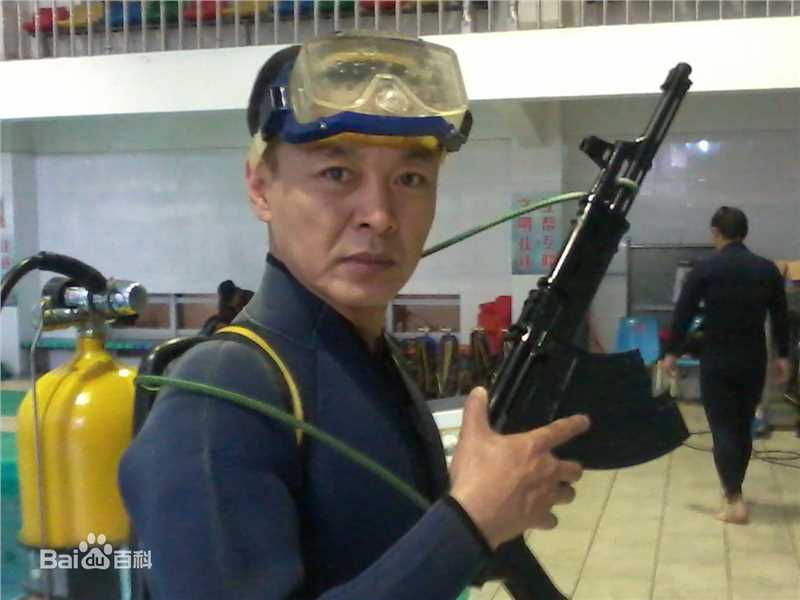 最新王强在《火蓝刀锋》龙百川中的壁纸