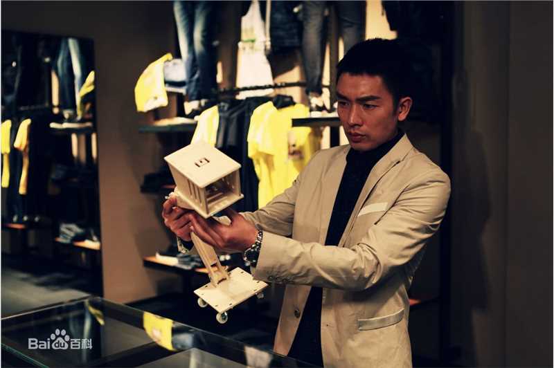 最新周博文(JOHNNY)在电影《枫树街33号》中的壁纸