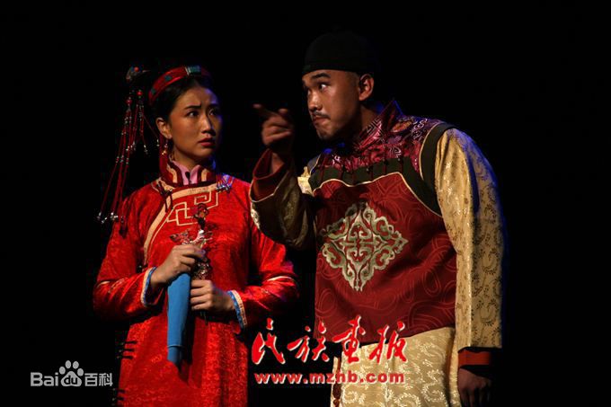 霍尔查在《尹湛纳希》中的