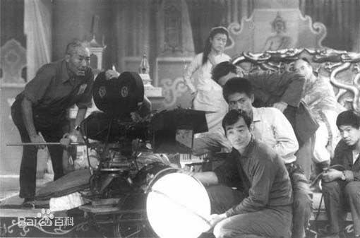 朱今明在创作中图片图集