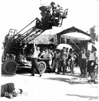 朱今明在创作中图片图集