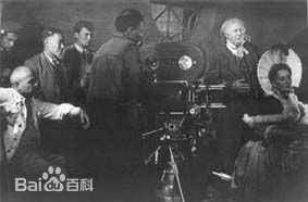 朱今明在创作中图片图集