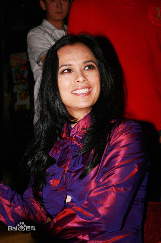 韦唯迷人的前后照片