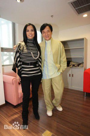 韦唯迷人的前后照片