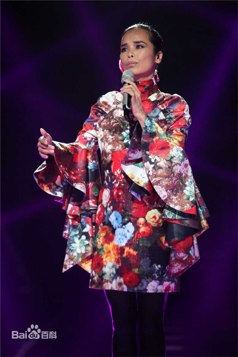 韦唯迷人的前后照片