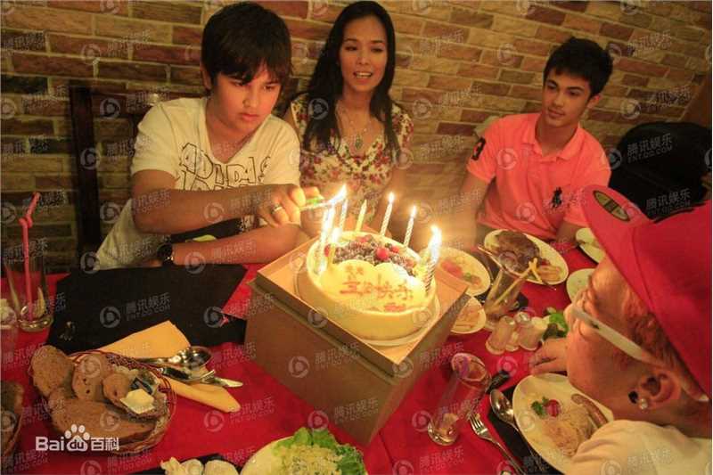 最全韦唯精彩图册