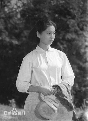 殷亭如影视作品生活照