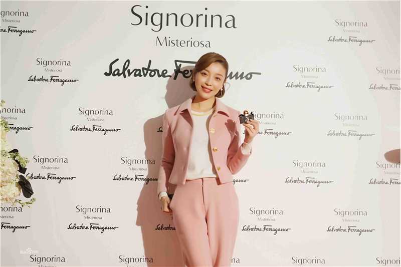 高晓菲(Sophie) 巴黎街拍前后照片