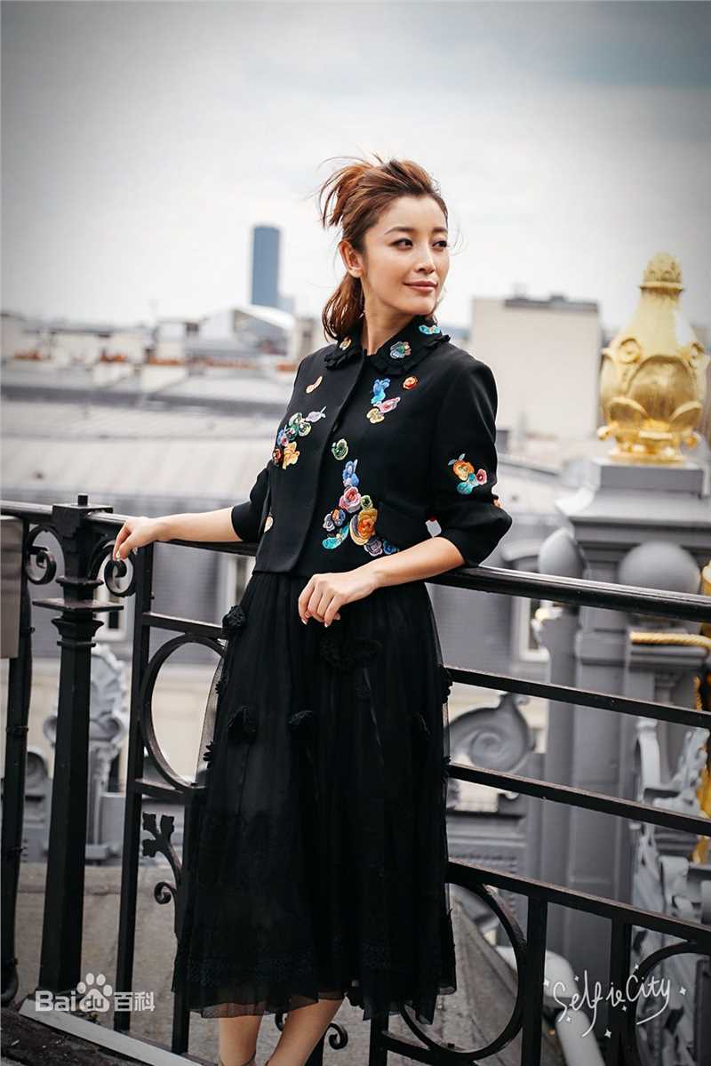 高晓菲(Sophie) 巴黎街拍前后照片