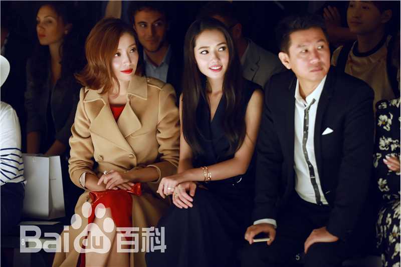 高晓菲(Sophie) 巴黎街拍前后照片