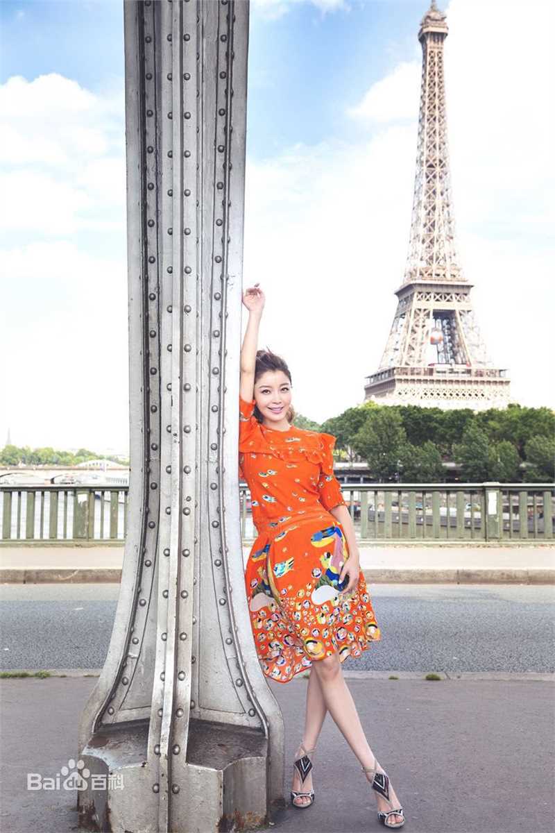 高晓菲(Sophie) 巴黎街拍前后照片