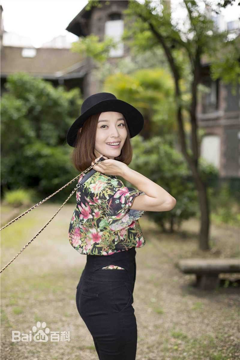 高晓菲(Sophie) 巴黎街拍前后照片