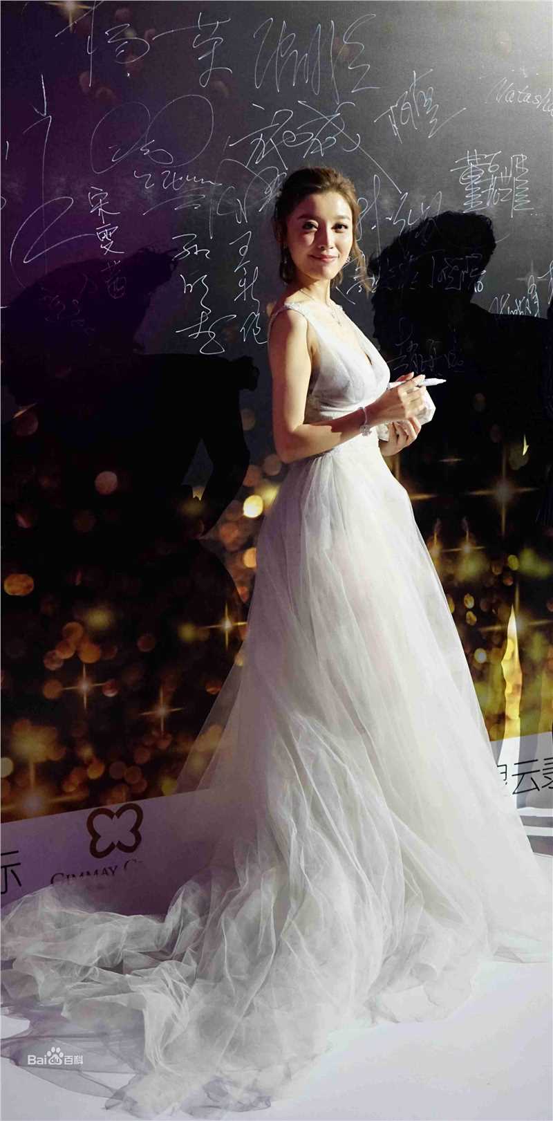 高晓菲(Sophie) 巴黎街拍前后照片