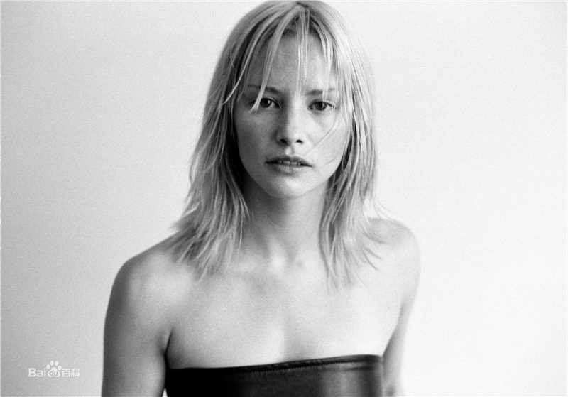 精选西耶娜·盖尔利(Sienna Tiggy Guillory)精彩图册