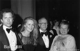 高清迈克尔·西米诺(Michael Cimino)在《猎鹿人》片场照片中的图集